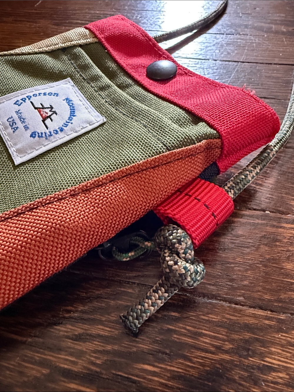 Epperson Mountaineering Sacoche Bag - Green/Red. Dimensions 7” x 5 1/2” x 1/2” - Picture 3 of 7